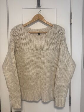 Universal Thread Cream Chunky Knit Crewneck Sweater